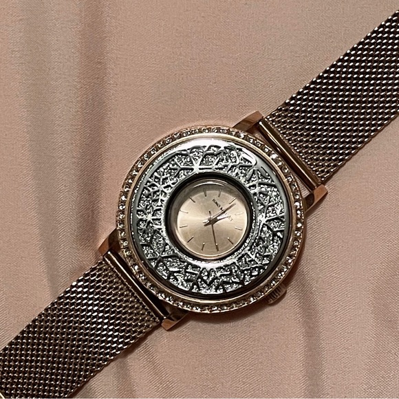 JUNO MALLET Crystal Lively Locket Watch Rose Gold Minimalist Watch - Picture 9 of 16